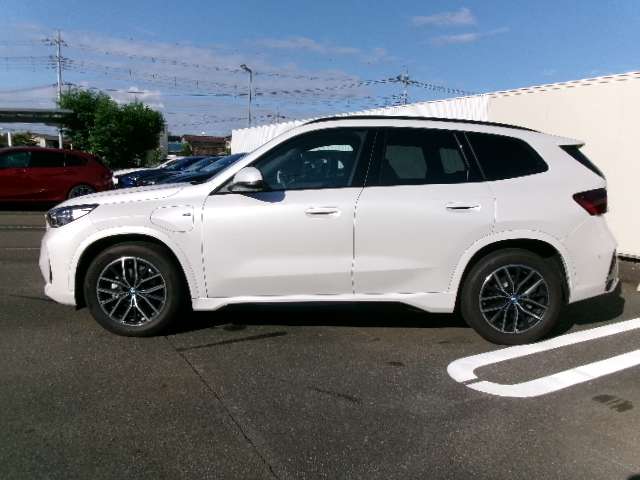 BMW iX1 12