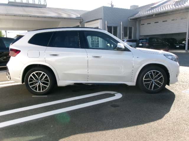 BMW iX1 10