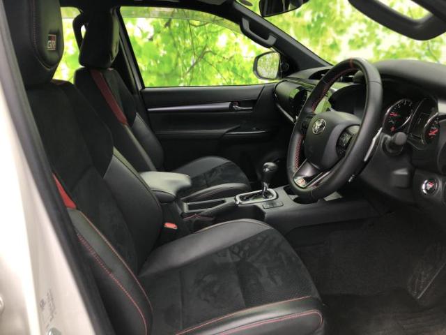 Toyota Hilux 2