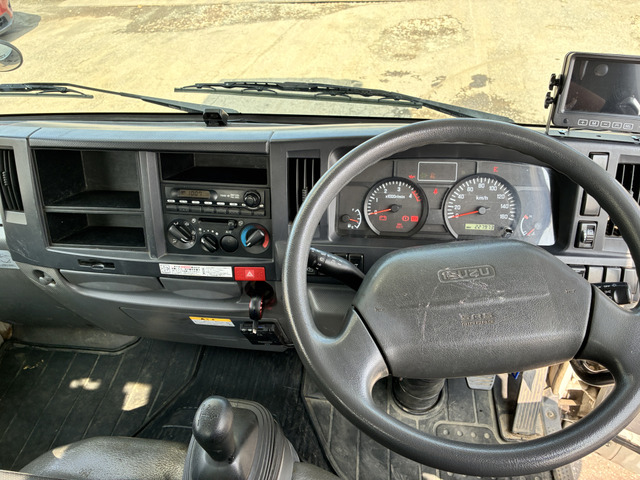 Isuzu Elf 11