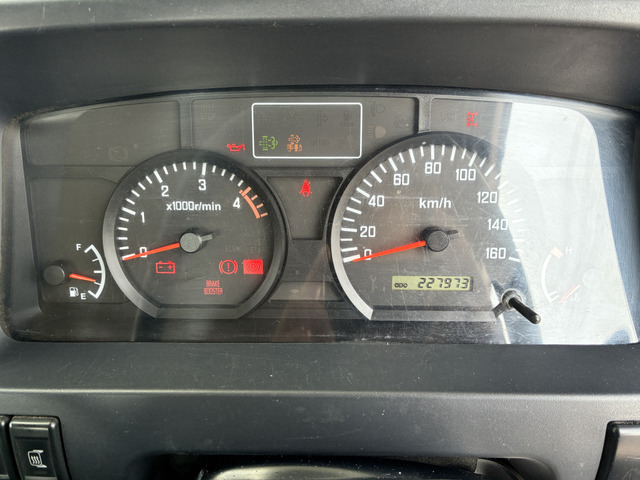 Isuzu Elf 12