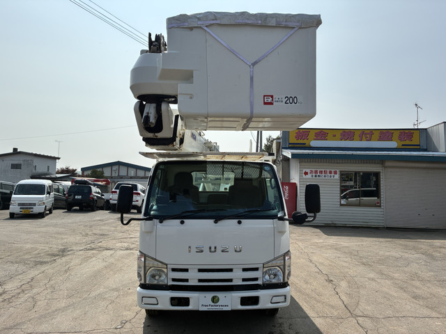 Isuzu Elf 2