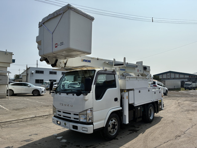 Isuzu Elf 3