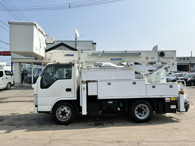 Isuzu Elf 4