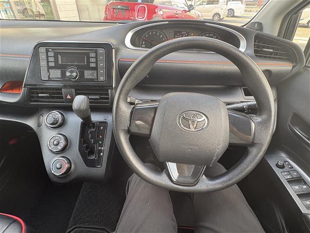 Toyota Sienta 6