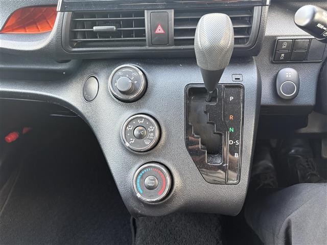 Toyota Sienta 7