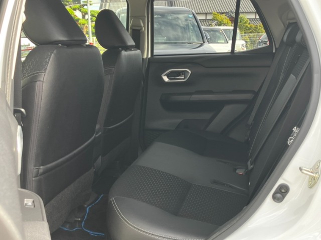 Daihatsu Rocky 11