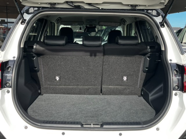 Daihatsu Rocky 12