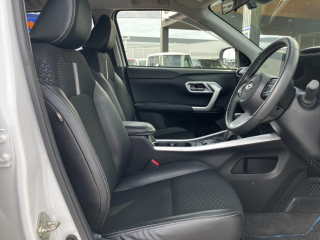 Daihatsu Rocky 8