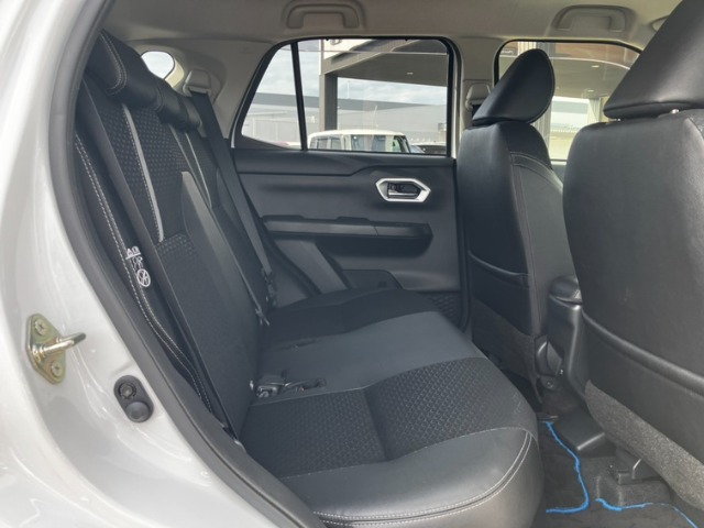 Daihatsu Rocky 10