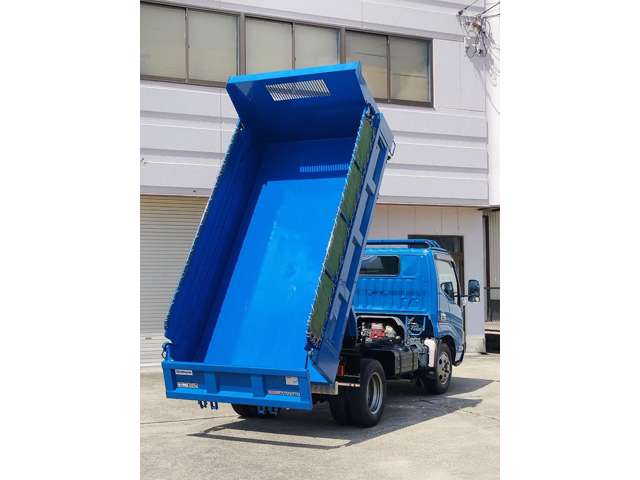 Hino Dutro 4