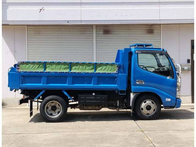 Hino Dutro 9