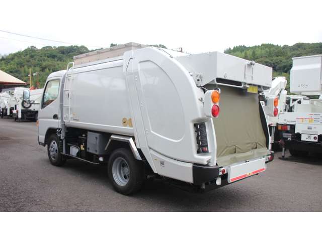 Mitsubishi Fuso Canter 4