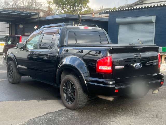 Ford Explorer Sport Trac 9