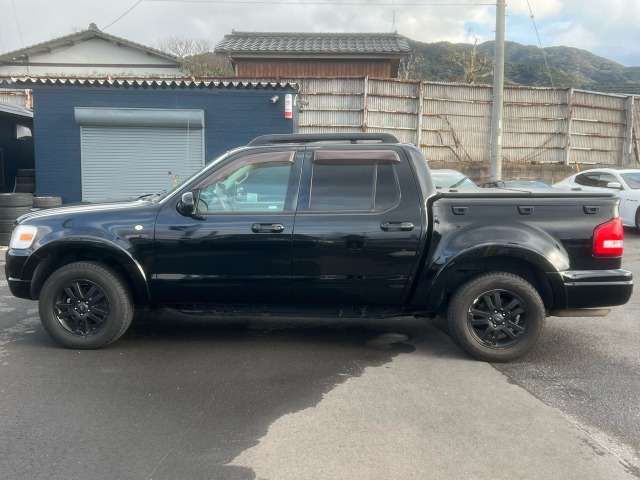 Ford Explorer Sport Trac 10