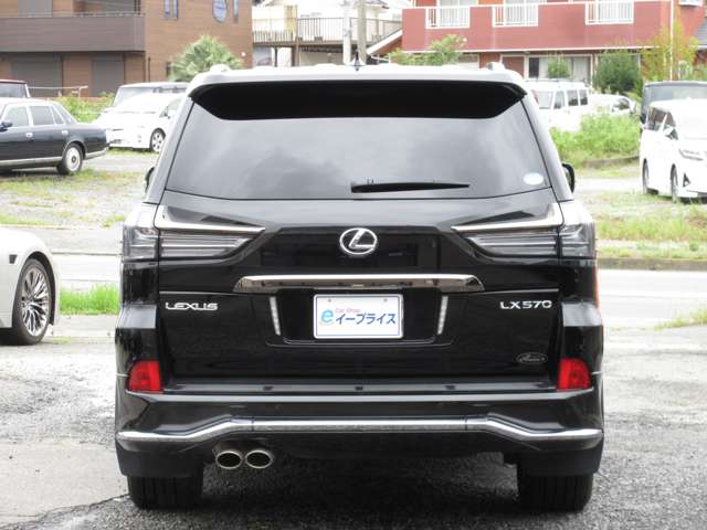 Lexus LX 11