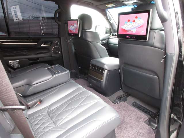 Lexus LX 12