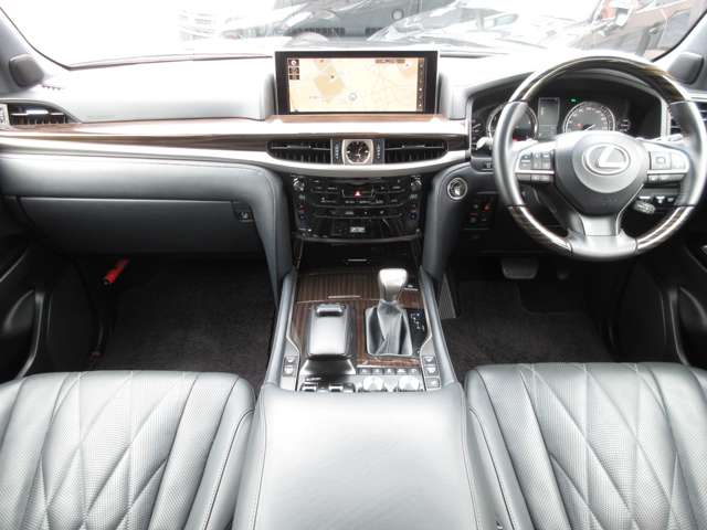 Lexus LX 4
