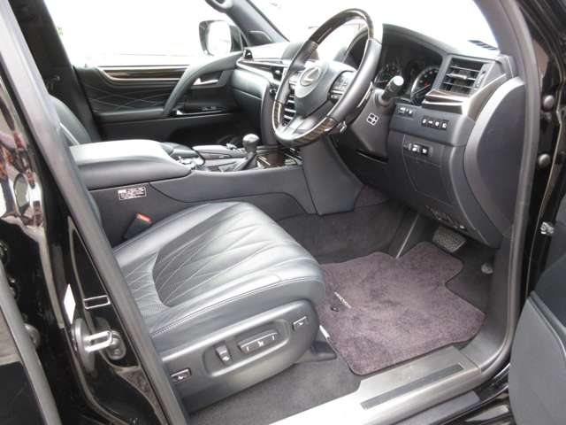 Lexus LX 6