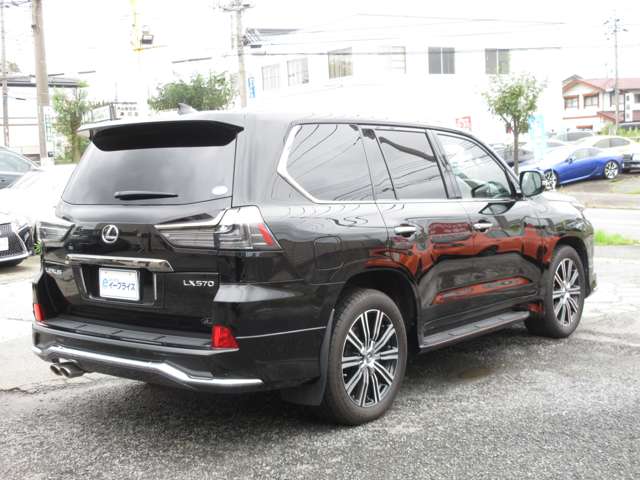 Lexus LX 9