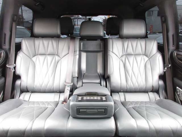 Lexus LX 10