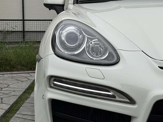 Porsche Cayenne 8