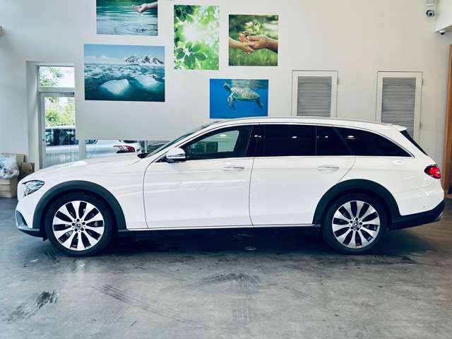 Mercedes-Benz E-Class All-Terrain 11