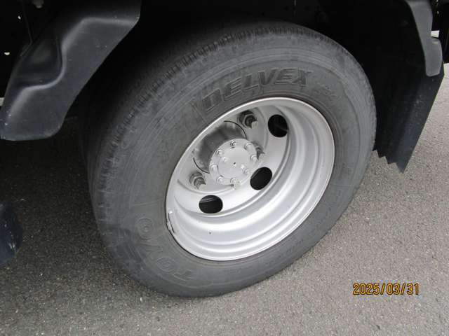 Isuzu Elf 11