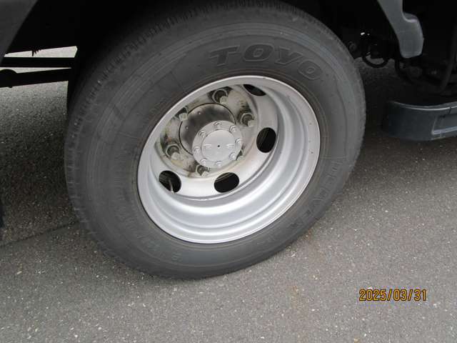 Isuzu Elf 12