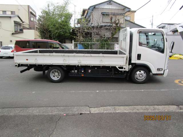 Isuzu Elf 4