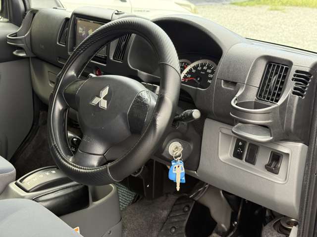 Mitsubishi Minicab Van 8