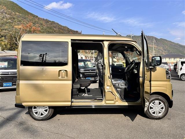 Daihatsu Atrai 7