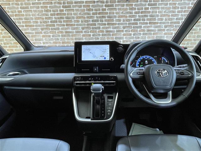 Toyota Noah 4