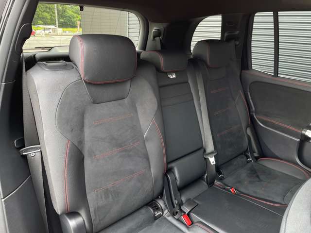 Mercedes-Benz GLB 12