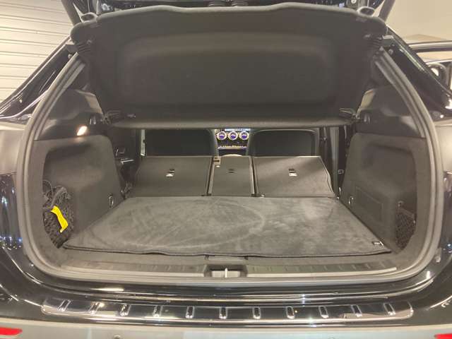 Mercedes-Benz GLA-Class 11