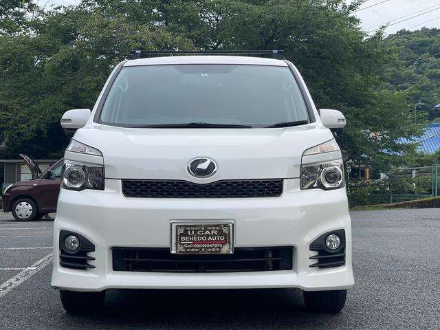 Toyota Voxy 2
