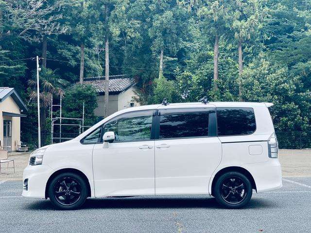 Toyota Voxy 5