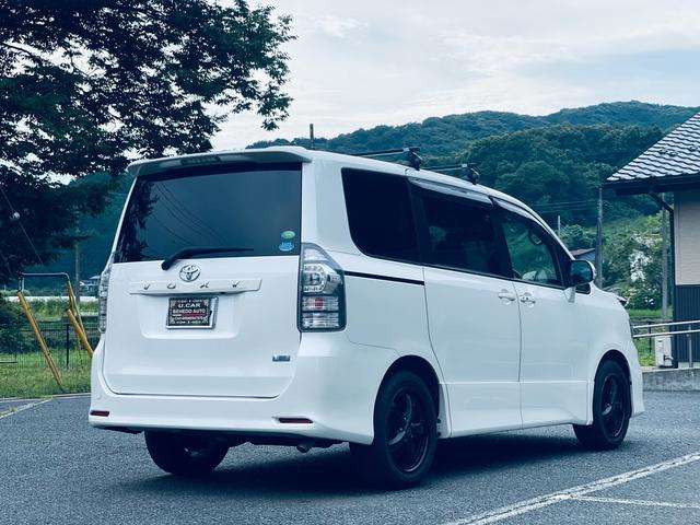 Toyota Voxy 6