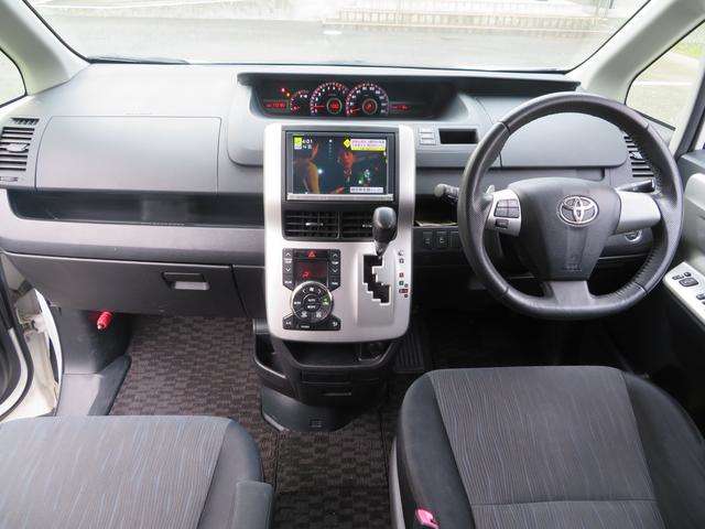 Toyota Voxy 9
