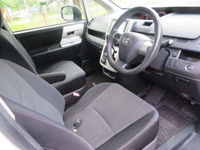 Toyota Voxy 10