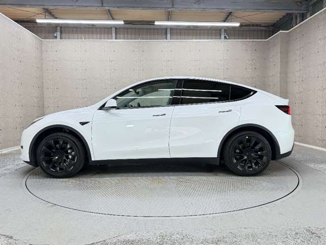 Tesla Model Y 12