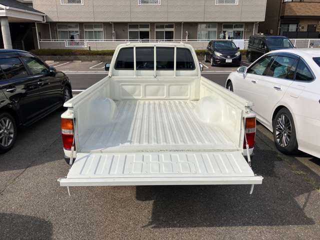 Toyota Hilux 9