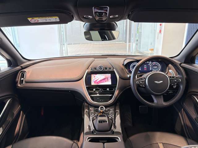 Aston Martin DBX 3