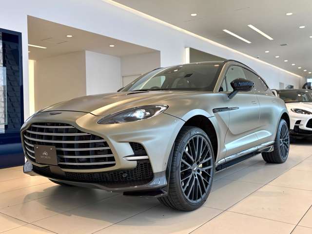 Aston Martin DBX 4