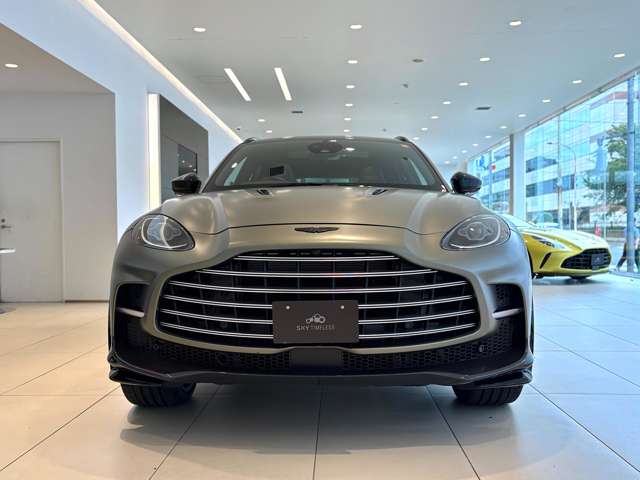 Aston Martin DBX 5