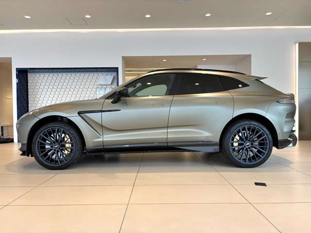 Aston Martin DBX 7