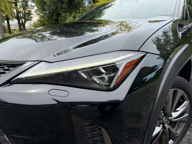 Lexus UX 8