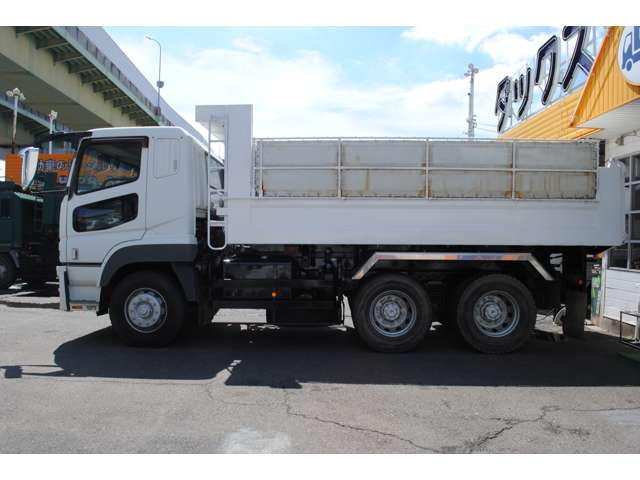 Mitsubishi Fuso Super Great 11
