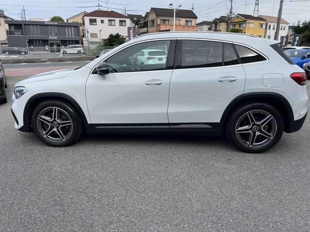 Mercedes-Benz GLA-Class 12