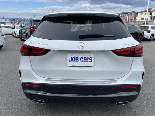 Mercedes-Benz GLA-Class 10